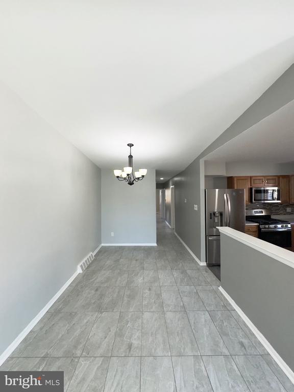 Building Photo - 7806 Summerdale Ave