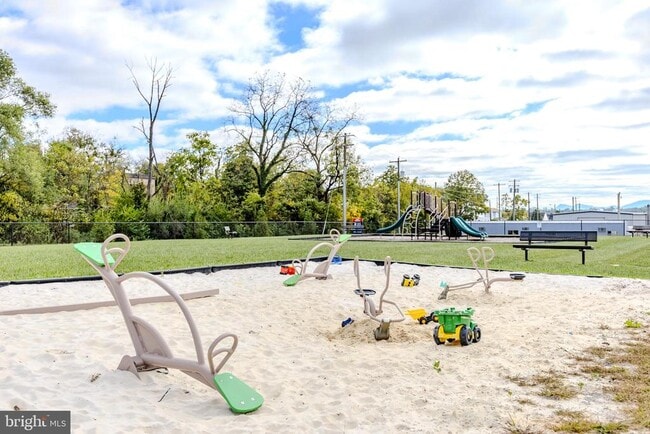 Building Photo - 171 Schyrock Dr