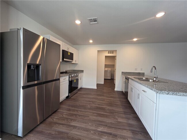 Building Photo - 2560 View Way