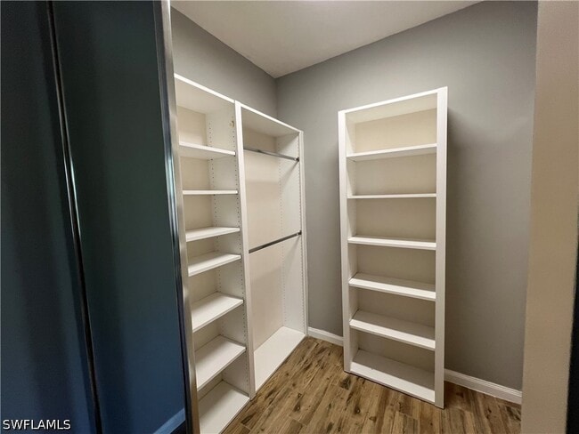 Building Photo - 5365 Cove Cir