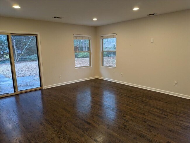 Building Photo - 3036 Hudson Ct