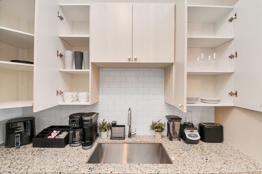 Building Photo - 18210 Park Row Blvd