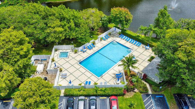 Building Photo - 2334 S Cypress Bend Dr