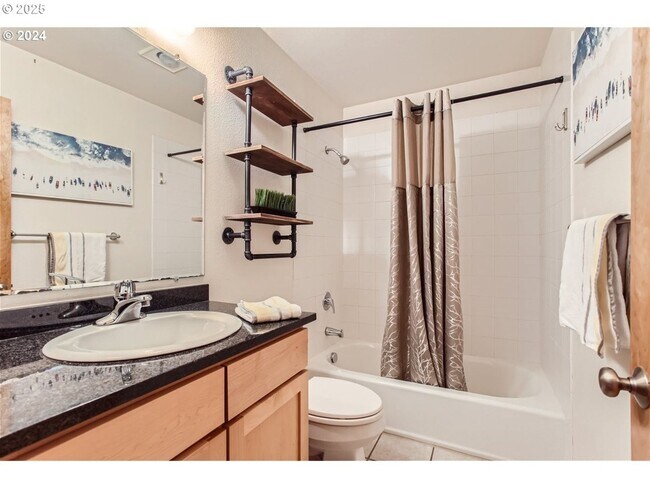 Building Photo - Modern Waterfront Living at The McCormick Pier! Call TODAY to schedule a tour! 503-664-4101