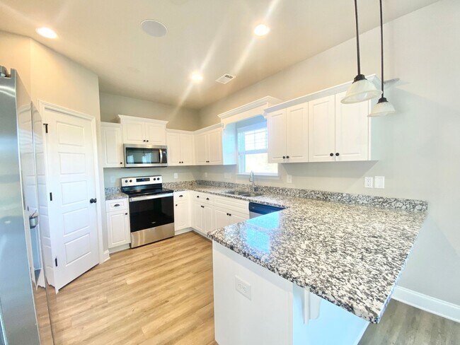 Building Photo - $1000 OFF 1st month rent!!!!Guyton Beauty!...