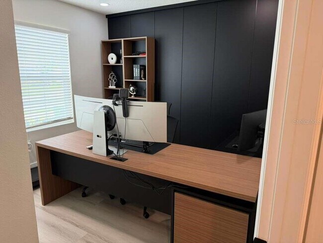 Building Photo - 33412 Country House Dr