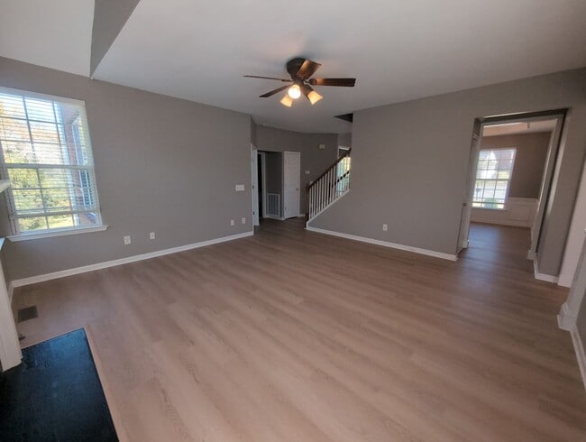 Building Photo - AVAILABLE NOW! 3- or 4-bed/3.5-bath in Bre...