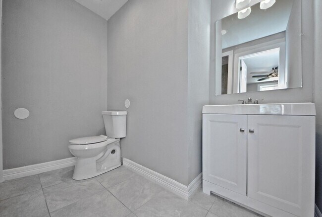 Building Photo - 3834 Rosedale St