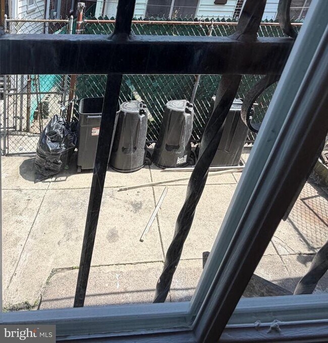 Building Photo - 2667 N Napa St