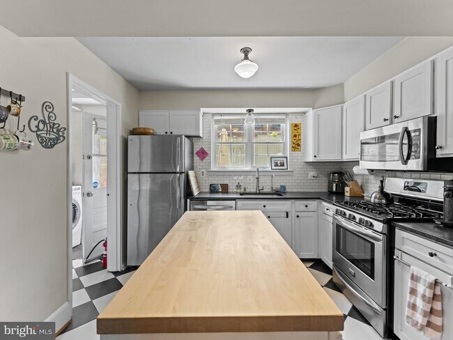 Building Photo - 3812 Keller Ave