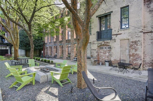 Building Photo - 170 Boulevard SE