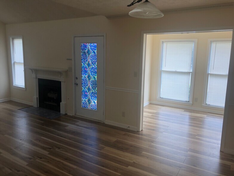 Building Photo - 1609 Homestead Trl