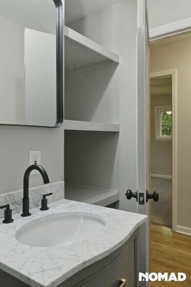 Building Photo - 1322 W Sherry Dr
