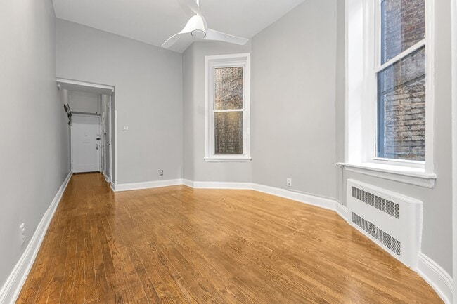 Building Photo - 120 E 83rd St