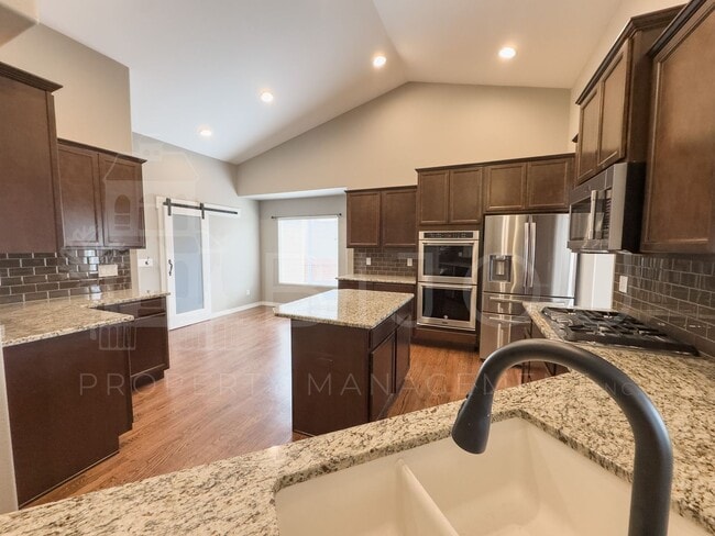 Building Photo - Large Well-Maintained Peyton Home