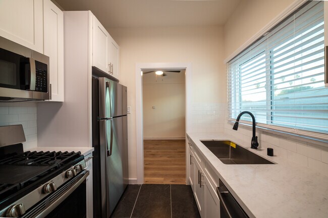 Building Photo - 211 N Berendo St