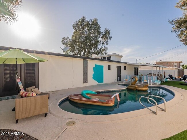 Building Photo - 3302 E Turquoise Ave