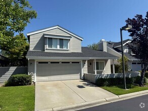Building Photo - Stylish Redwood Shores Home with Vaulted C...