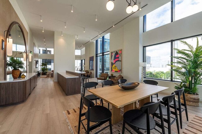 Building Photo - 225 N Miami Ave