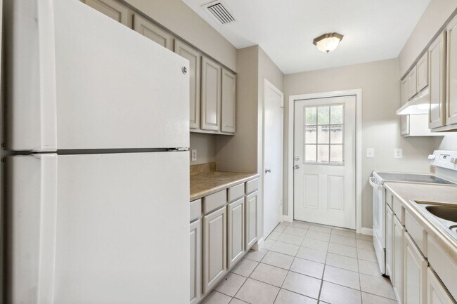 Building Photo - Mariners Walk - Easy walk to the beach