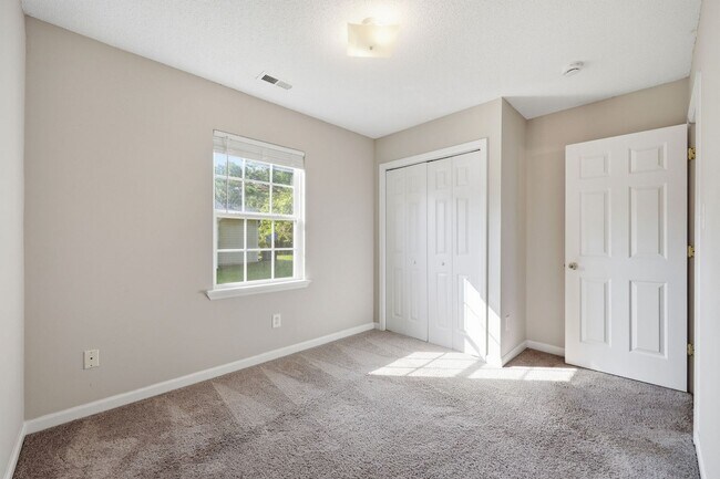 Building Photo - Welcome to Overbrook!