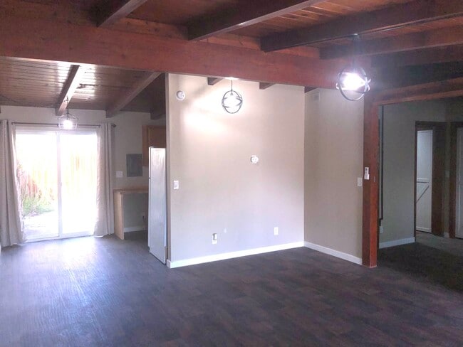 Building Photo - 471 Burlando Rd