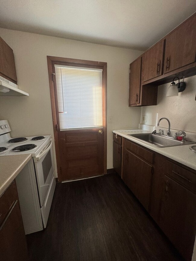 Building Photo - TIKI - 4563-4569 Croftshire Dr.