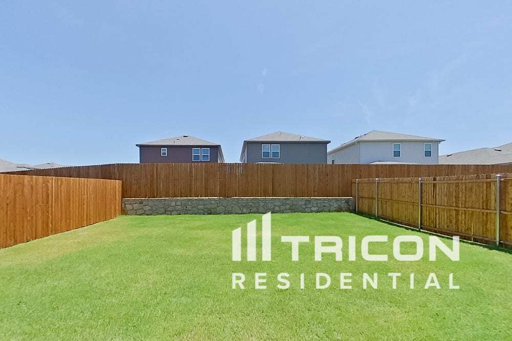 Building Photo - 2411 Carlow Ln
