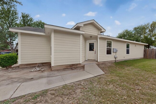 Building Photo - 13124 Maidenhair Tr