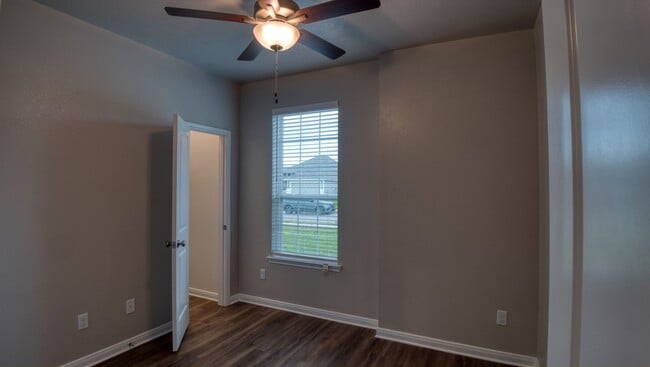 Building Photo - Spacious Single-Family Home Available Now!