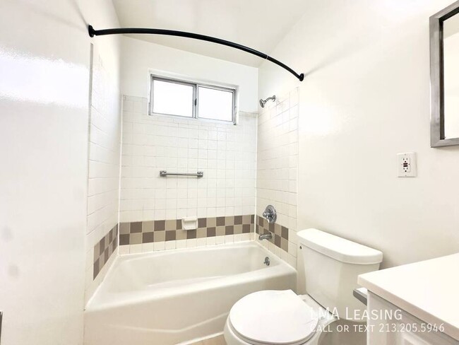 Building Photo - Charming 1-Bedroom Apartment in Prime Beve...