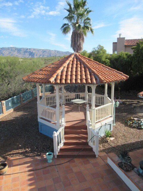 Building Photo - Large (3,825"), Beautiful & Luxurious Eastside Home with Breathtaking Mtn. Views.