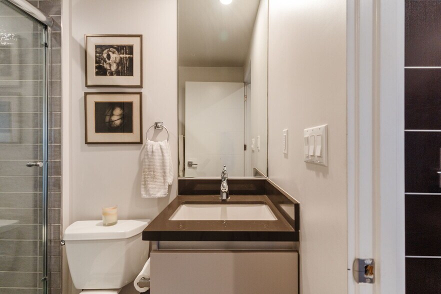 Building Photo - 6072 Pickford St