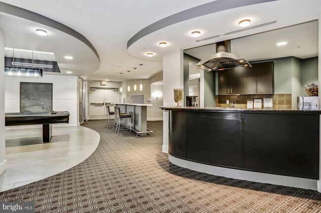 Building Photo - 525 N Fayette St