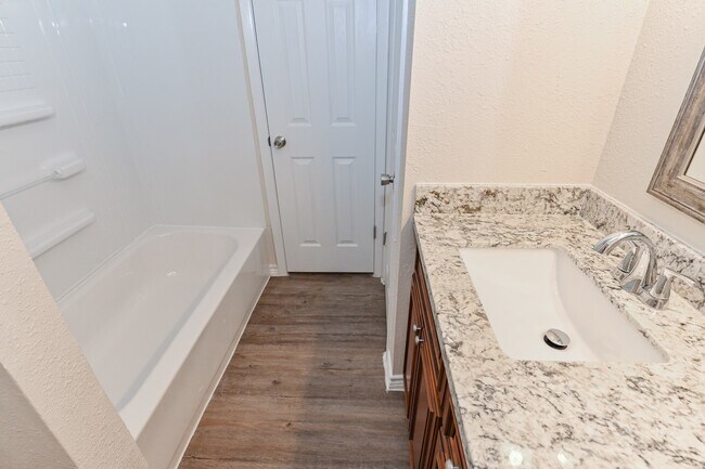 Building Photo - 3 BEDROOM HOUSE FOR LEASE