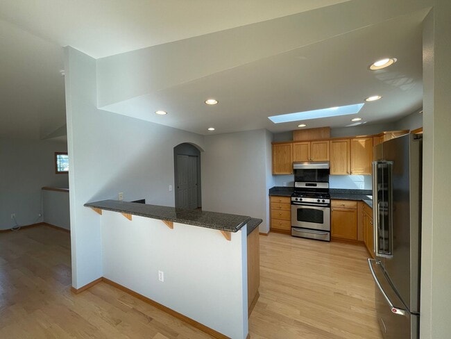 Building Photo - Spacious 5BR / 3BA Beacon Hill Home – 2,21...