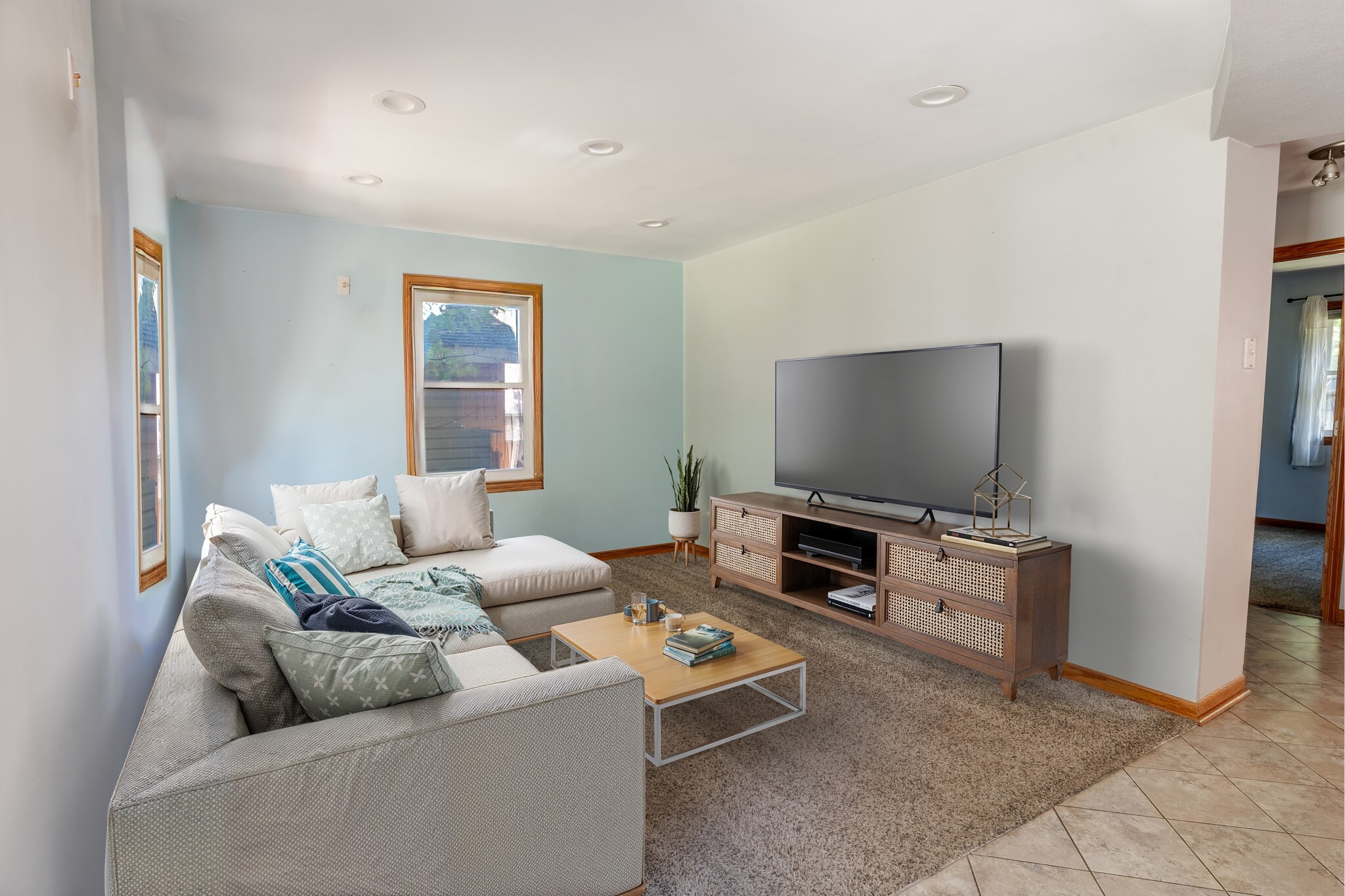 Living Room - 4220 S Adams Ave
