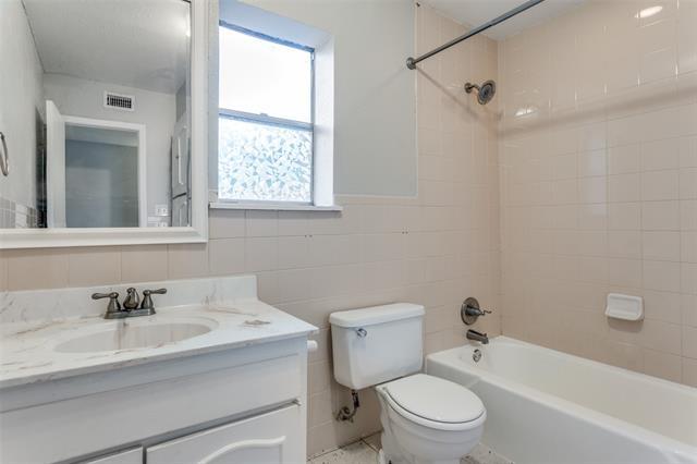 Building Photo - 3828 W 7th St