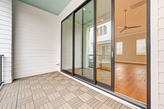 Building Photo - 2234 Lou Ellen Ln