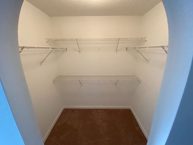Building Photo - Beautiful 4 Bedroom, 3.5 Bath, 2 Car Garag...