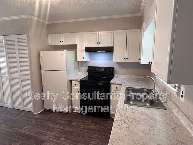 Building Photo - 115 Cox Ave