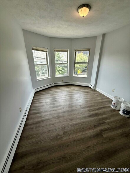 Building Photo - 122 Berkshire St