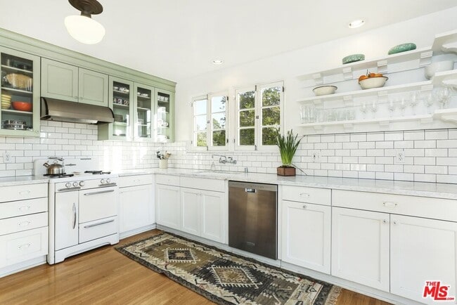 Building Photo - 2071 Escarpa Dr