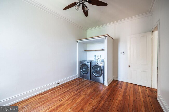 Building Photo - 206 S 43rd St