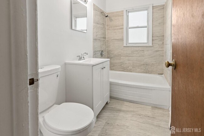 Building Photo - 2063 Elizabeth Ave