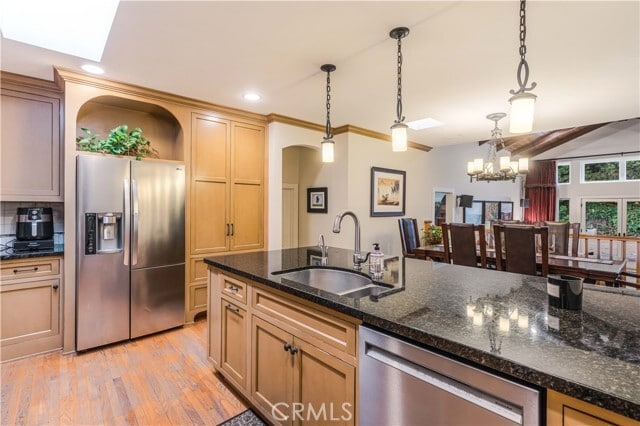 Building Photo - 5823 Vesper Ave