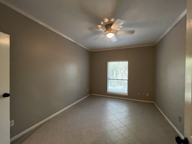Building Photo - Adorable 1 bedroom, 1 bath Town-Home!!