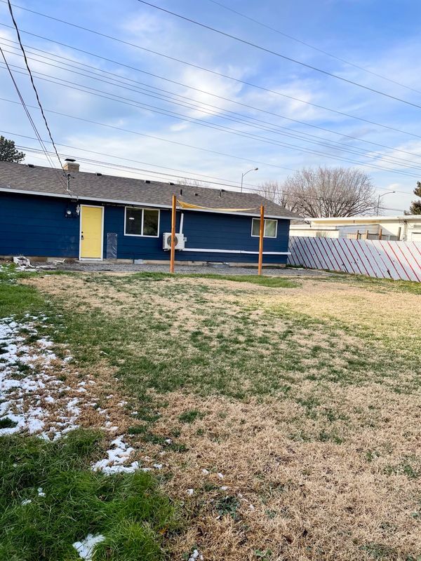 Building Photo - 455 S Morain St