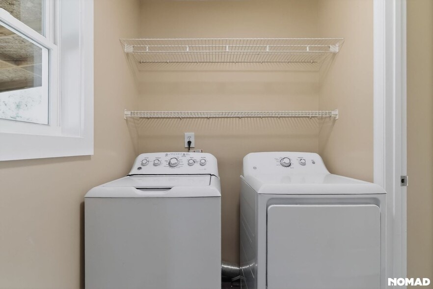 Building Photo - 215 Oxford Ln