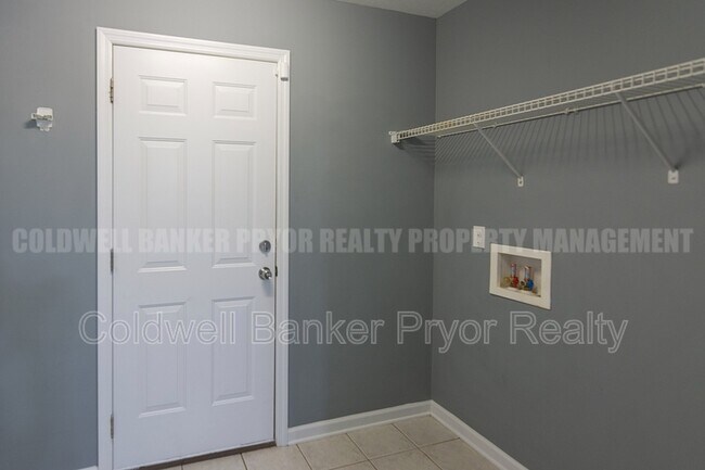 Building Photo - 8147 Karr St
